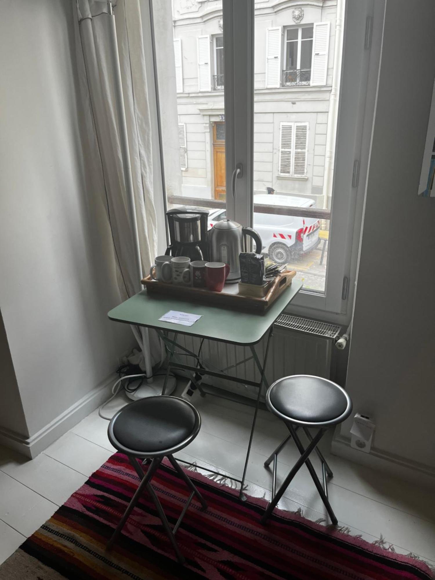 Deux En Plein Coeur De Montmartre,